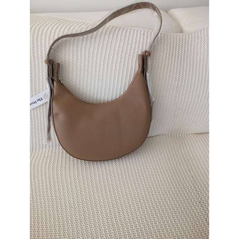 NWT The Drop Avalon Small Shoulder Bag Tan Pebble Faux Leather Crescent Hobo Bag - Picture 2 of 6